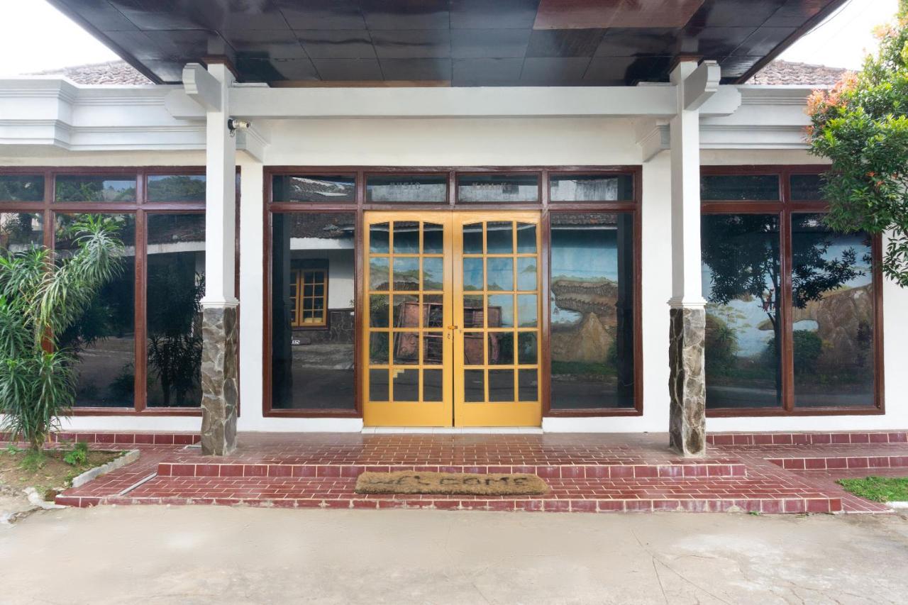 מלון באטו Reddoorz At Pujon Malang מראה חיצוני תמונה