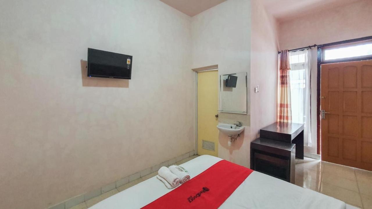 מלון באטו Reddoorz At Pujon Malang מראה חיצוני תמונה