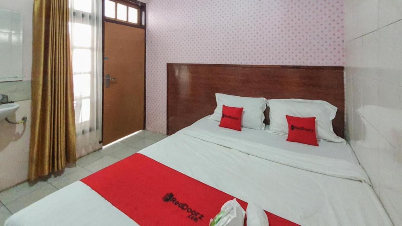 מלון באטו Reddoorz At Pujon Malang מראה חיצוני תמונה