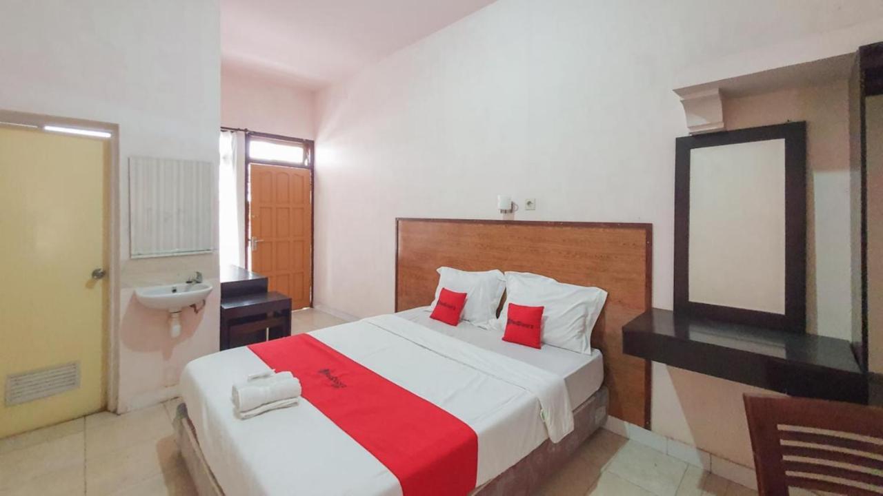 מלון באטו Reddoorz At Pujon Malang מראה חיצוני תמונה