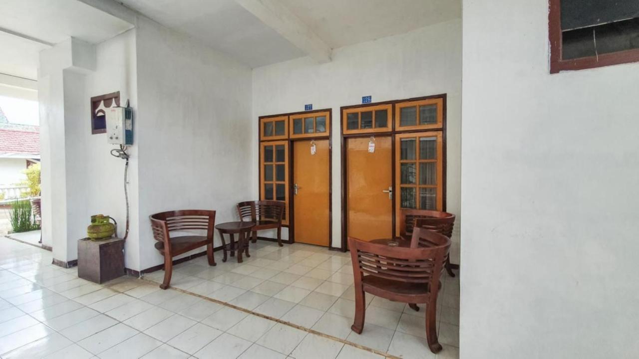 מלון באטו Reddoorz At Pujon Malang מראה חיצוני תמונה